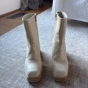 Free People Antique White Leather Chelsea Boots Size 6